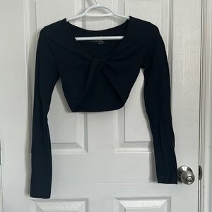 Black long sleeve crop top